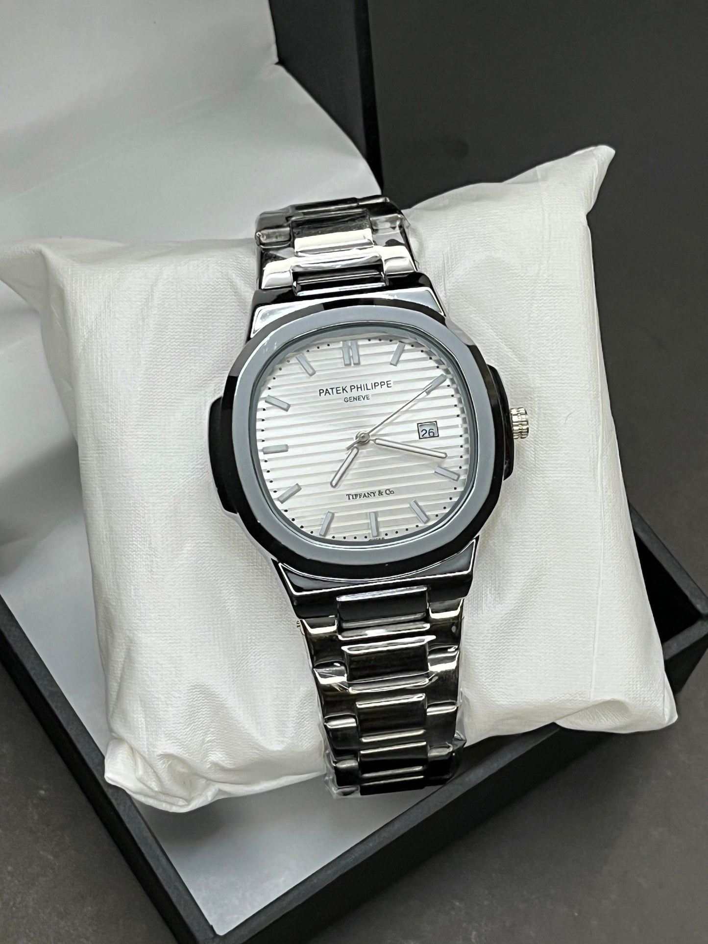 Patek Philippe - Date | Silver Chain | Silver Dial