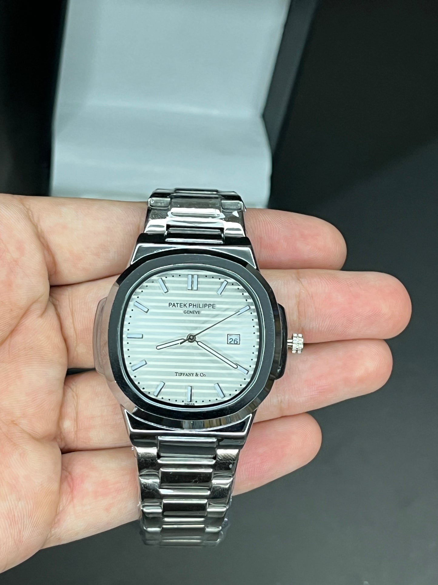 Patek Philippe - Date | Silver Chain | Silver Dial