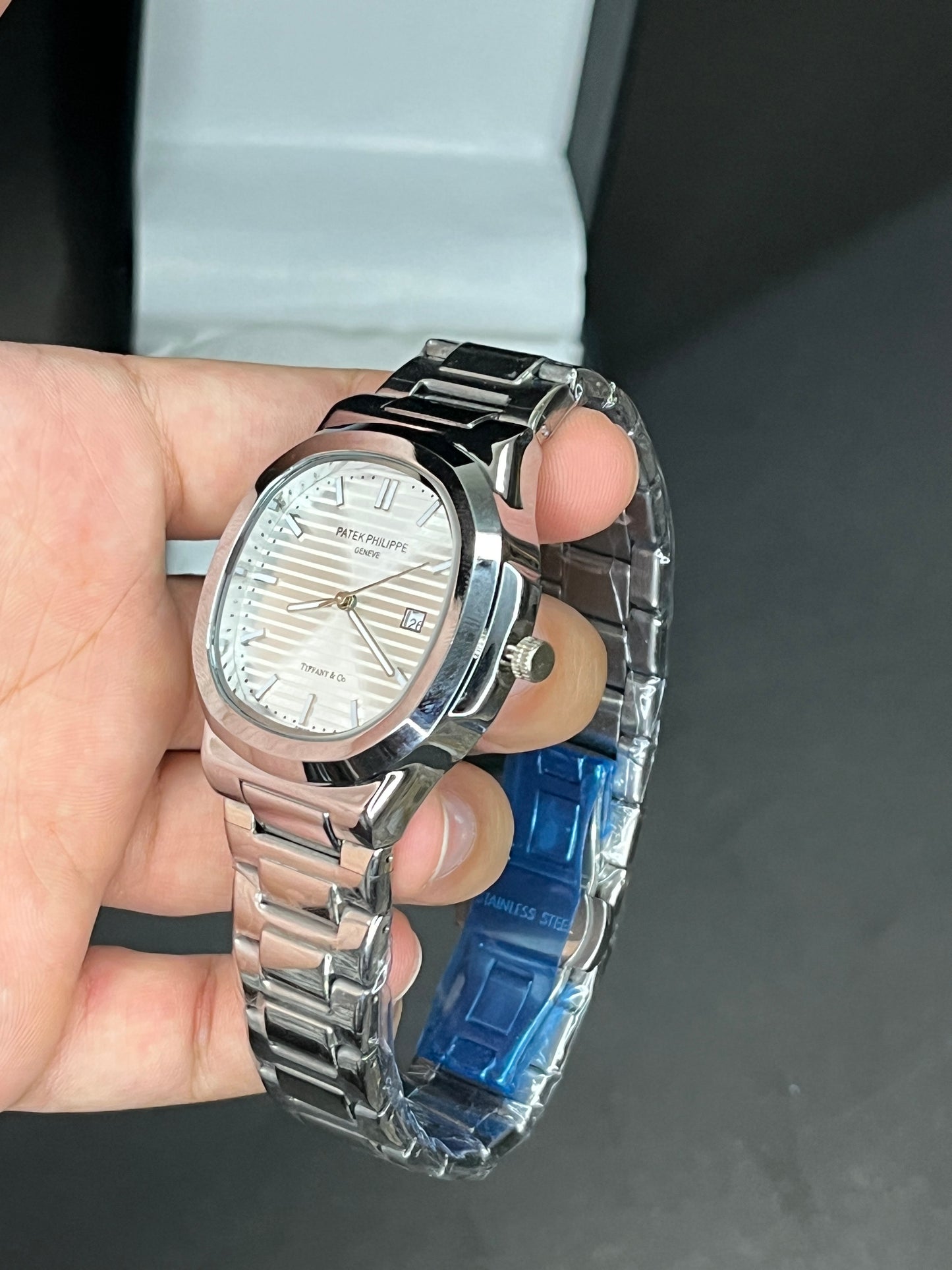 Patek Philippe - Date | Silver Chain | Silver Dial